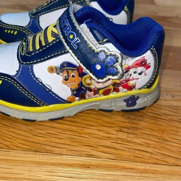 Paw Patrol Light Up Sneakers Skid Resistant & Mark Resistant Size 6 Baby - Picture 1 of 7